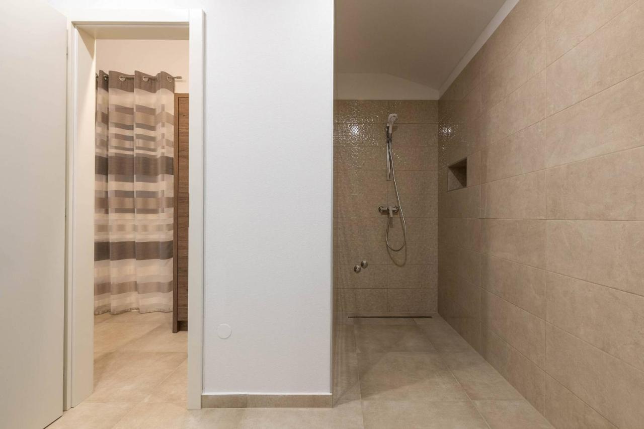 Holiday House Luca Porec Exterior photo
