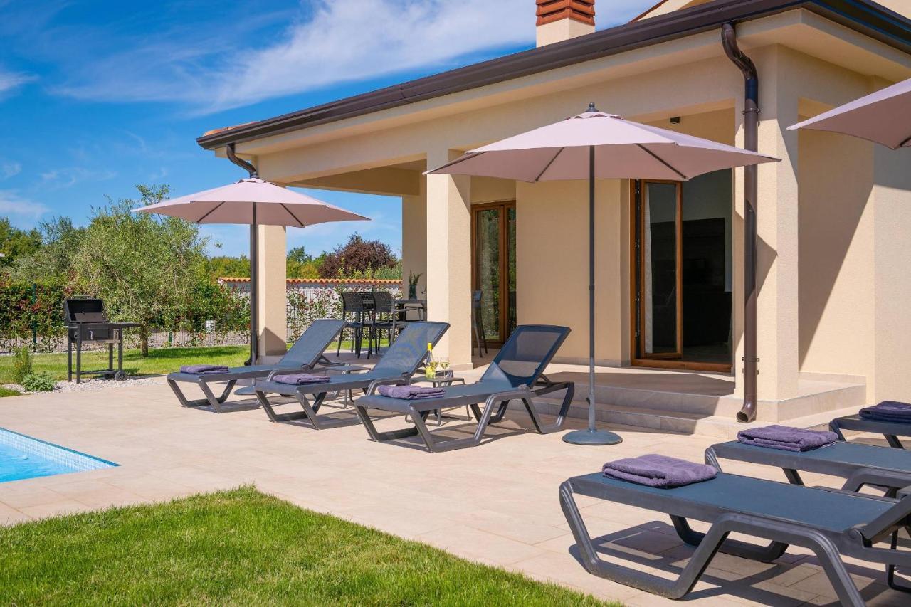 Holiday House Luca Porec Exterior photo