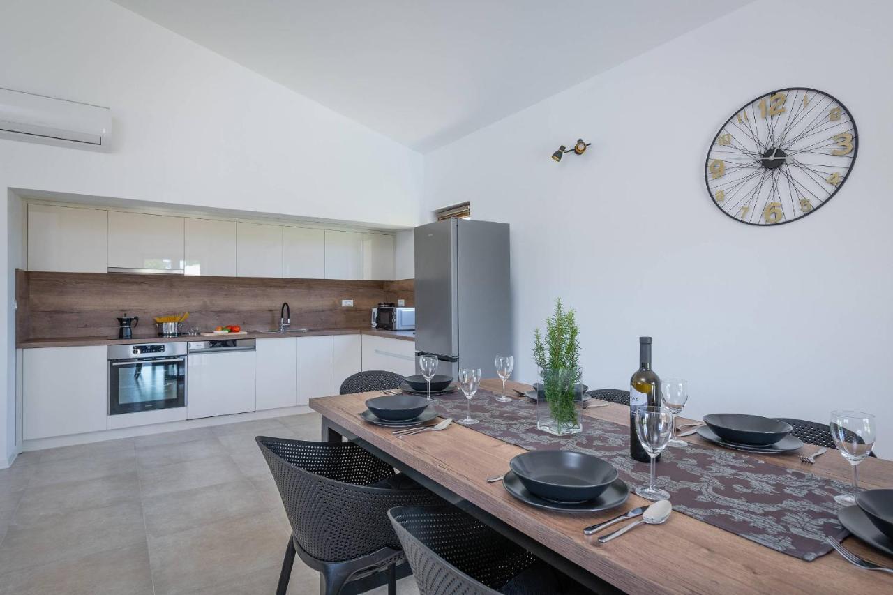 Holiday House Luca Porec Exterior photo
